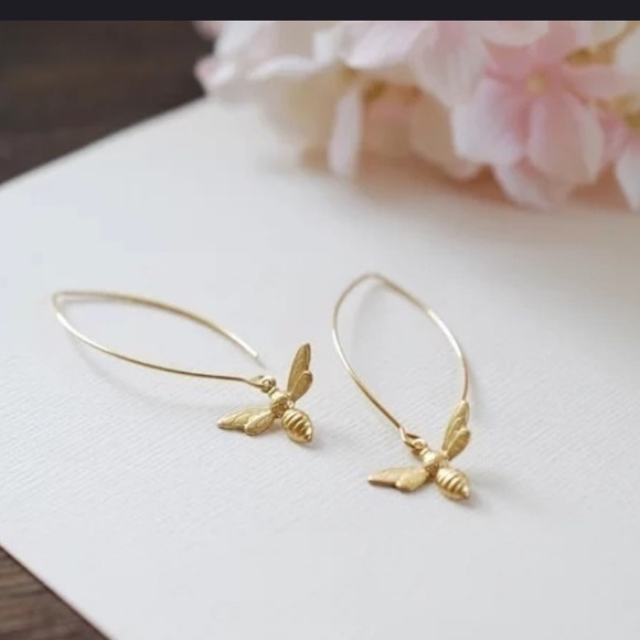 {MELISSA} gold bumble bee dangle drop earrings - Picture 2 of 6